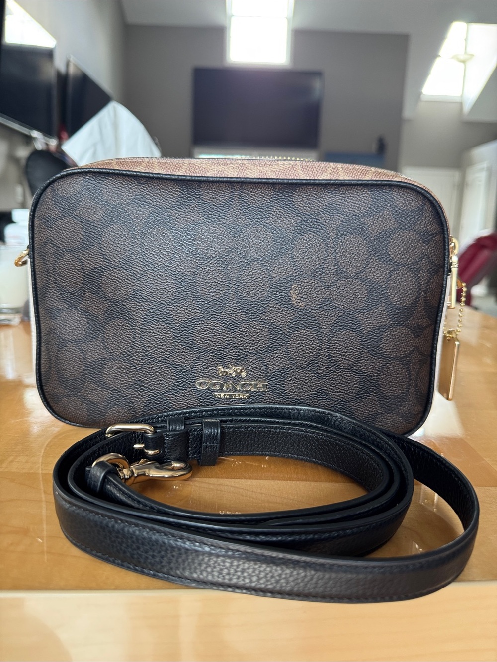 Coach Men’s Brown Signature Canvas Toiletry Pouch with Gold Logo - Picture 9 of 14